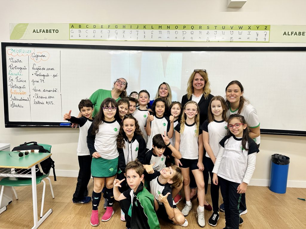 A class photo with Stephanie Walter and Dr. Kathryn Fishman-Weaver.